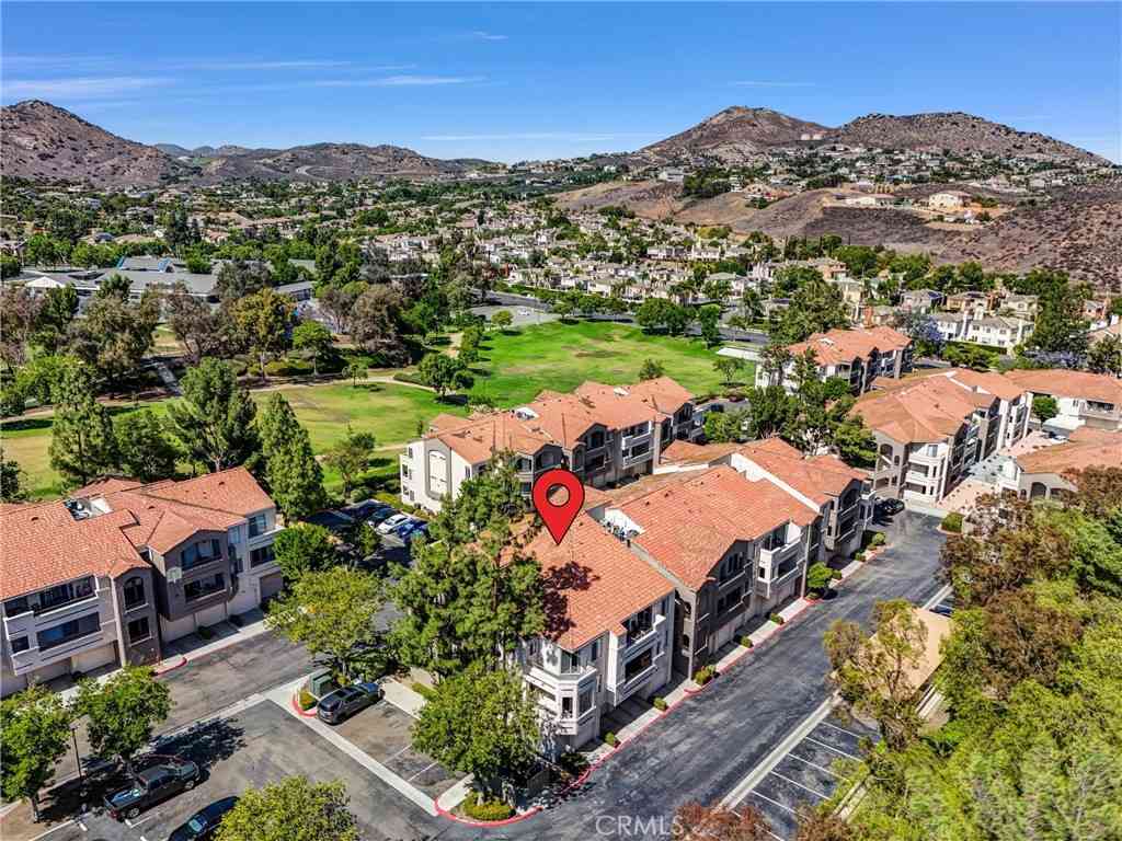 Condo For Sale - 1980 Las Colinas Circle #301<br/> Corona, CA 92879