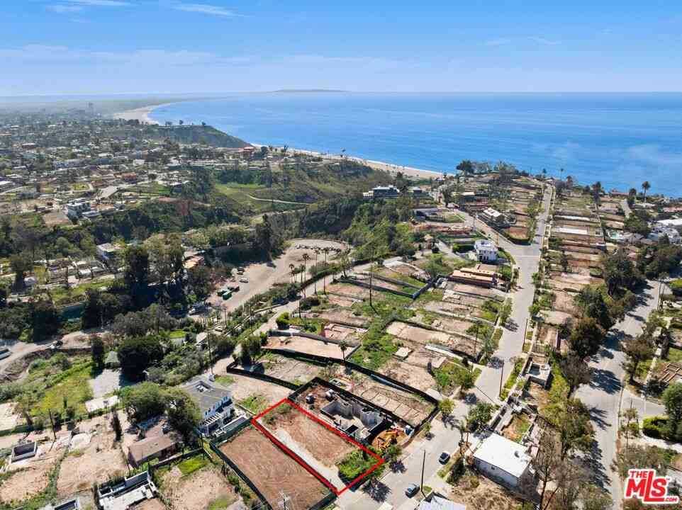 Vacant Land For Sale - 566 N Las Casas Avenue<br/> Pacific Palisades, CA 90272