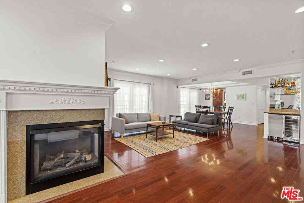 Condo For Sale - 11826 Dorothy Street #401<br/> Los Angeles, CA 90049