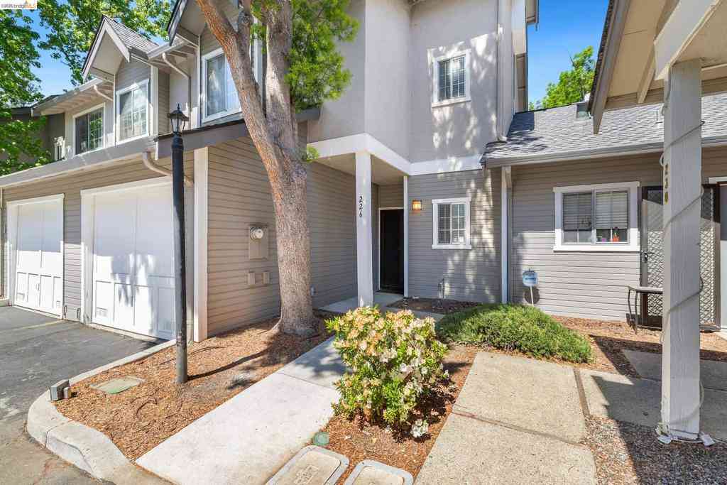 Townhouse For Sale - 226 Birch Creek Dr<br/> Pleasanton, CA 94566