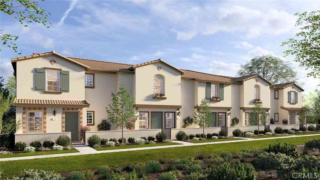 Townhouse For Sale - 8556 Pimiento Street<br/> Jurupa Valley, CA 92509