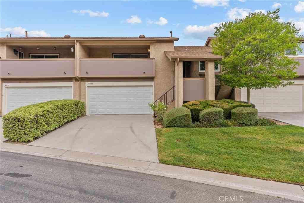 Homes For Sale - 20038 Avenue Of The Oaks<br/> Newhall, CA 91321