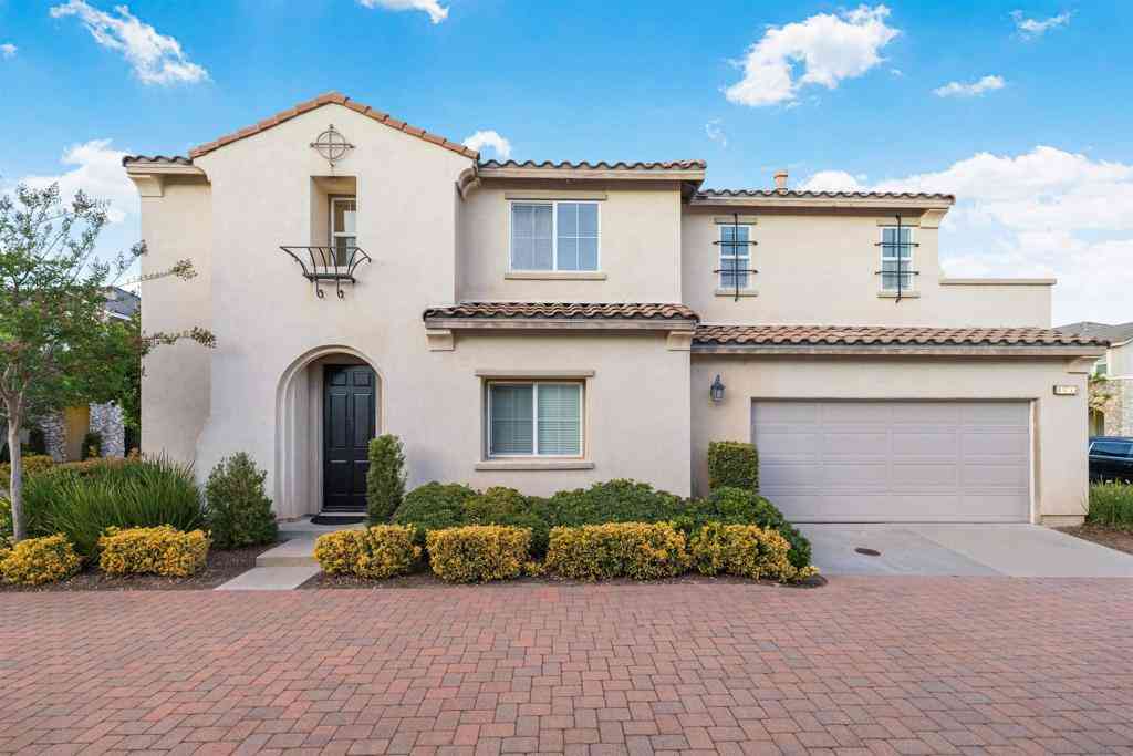 Homes For Sale - 45733 Sierra Court<br/> Temecula, CA 92592