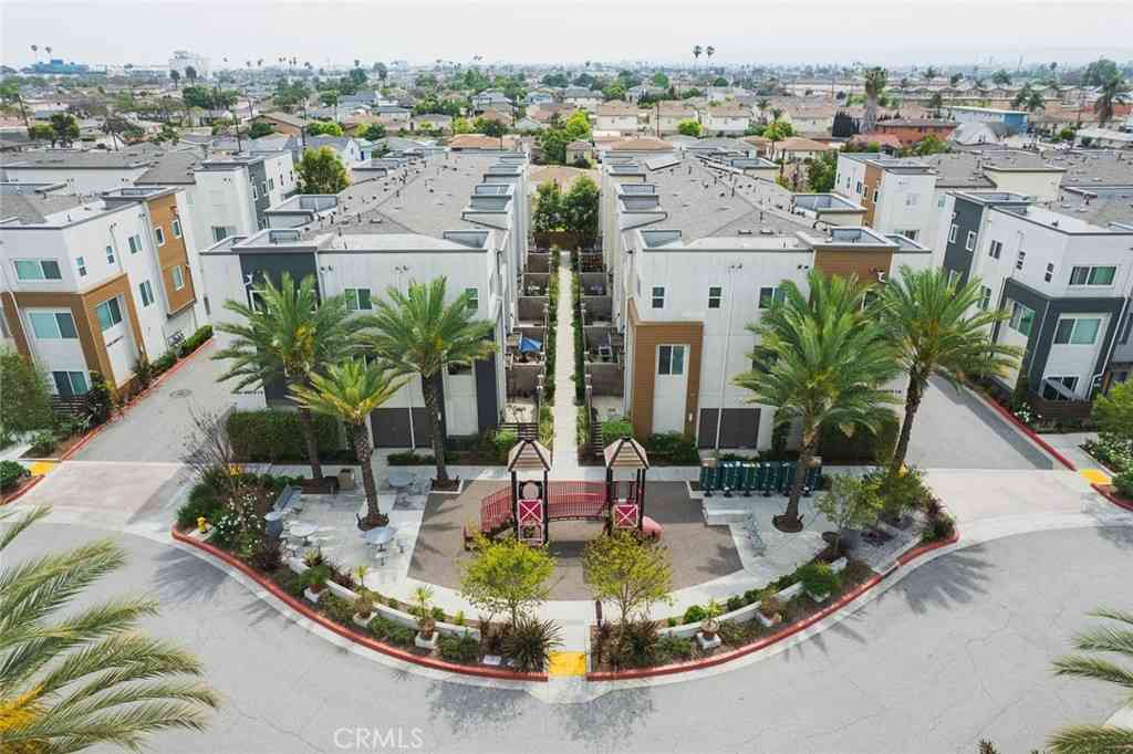 Condo For Sale - 14428 Papaya #3<br/> Gardena, CA 90247