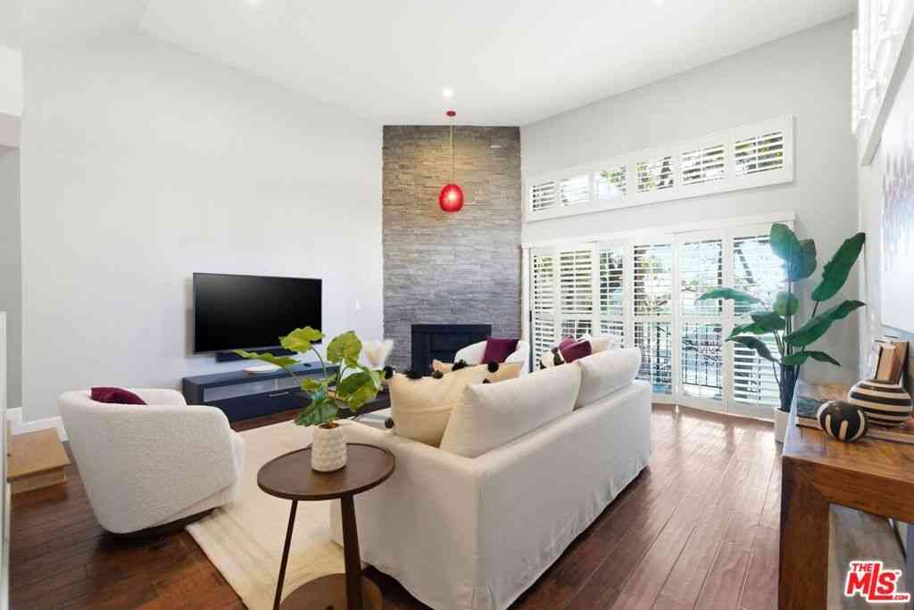 Condo For Sale - 1013 16th Street #101<br/> Santa Monica, CA 90403