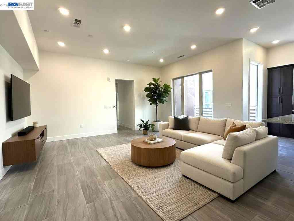 Condo For Sale - 1625 Delano St #31<br/> Milpitas, CA 95035