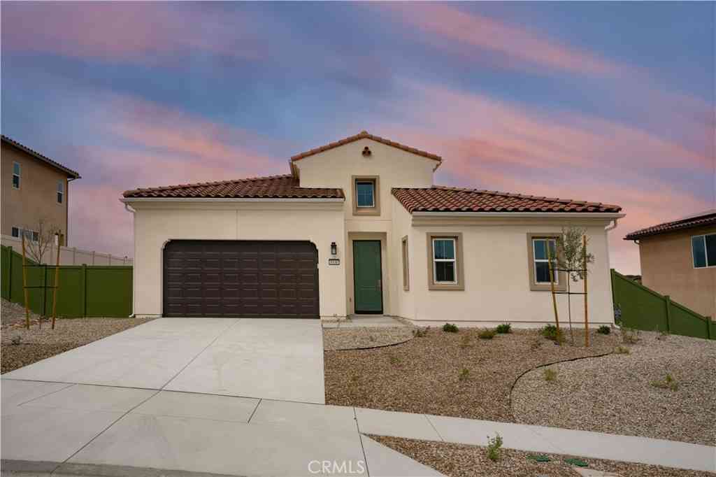Homes For Sale - 6446 Marblebrook Avenue<br/> Hesperia, CA 92345