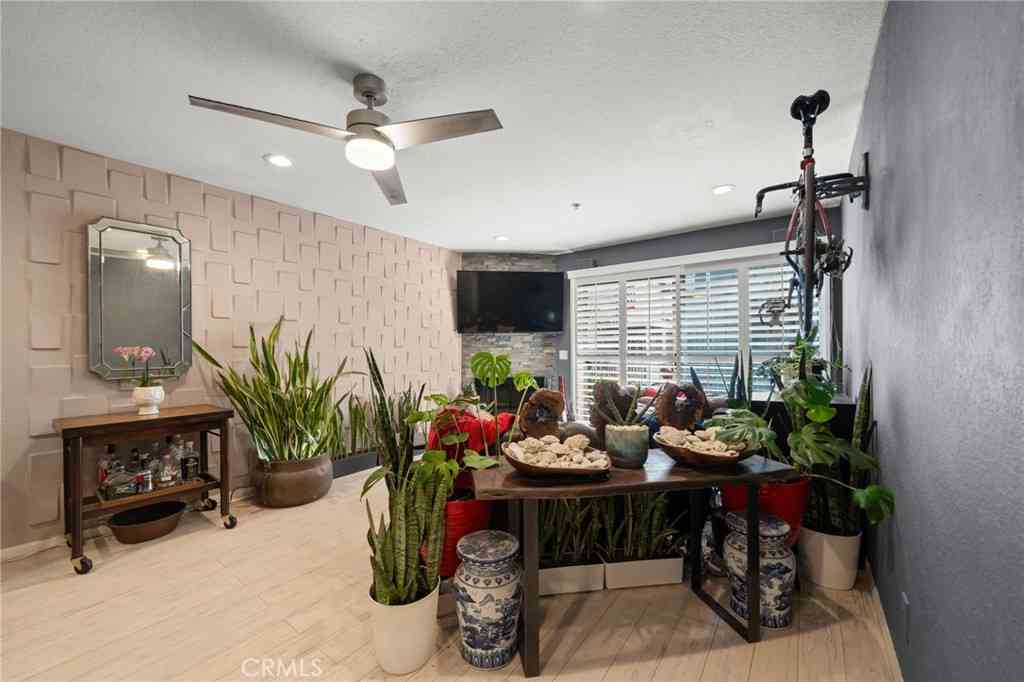 Condo For Sale - 1100 Euclid Avenue #210<br/> Long Beach, CA 90804