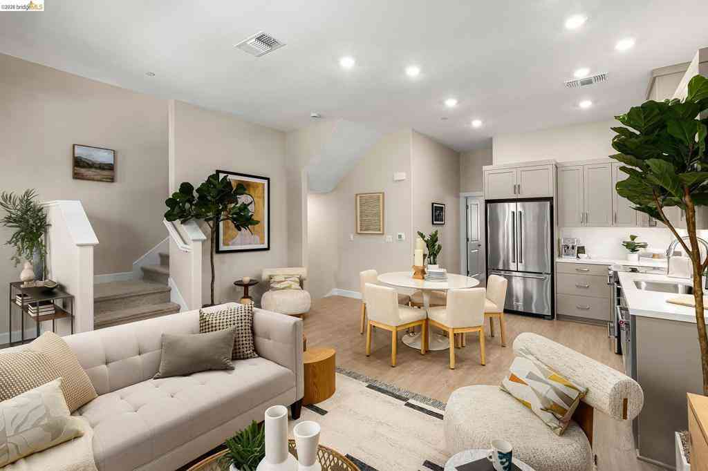 Townhouse For Sale - 28958 Parkwood Lane #68<br/> Hayward, CA 94544