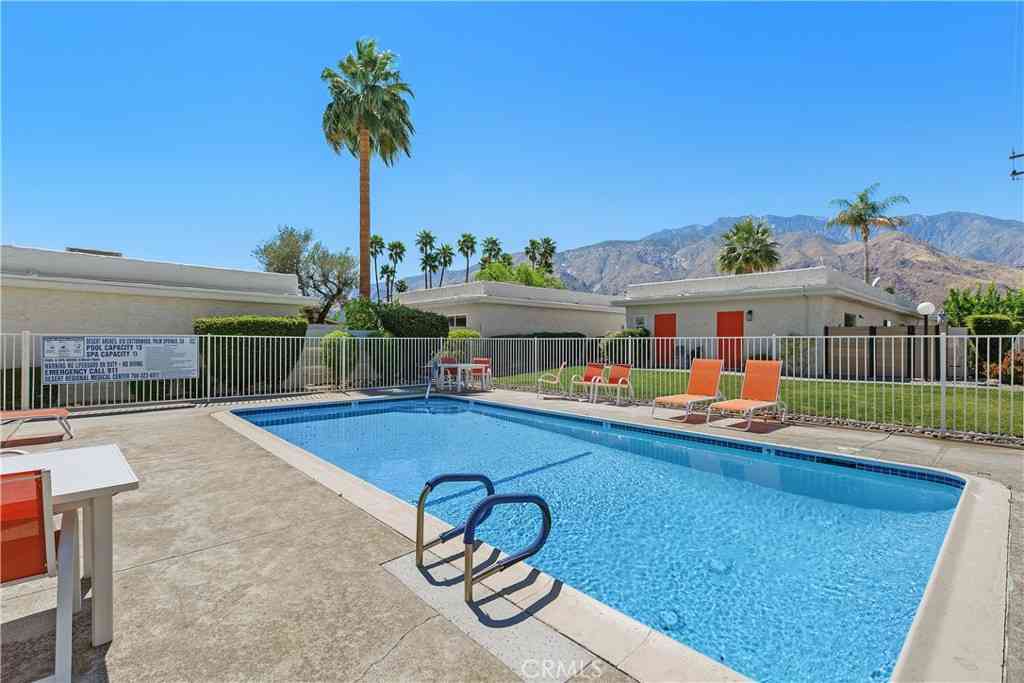 Homes For Sale - 816 E Cottonwood Road #4<br/> Palm Springs, CA 92262