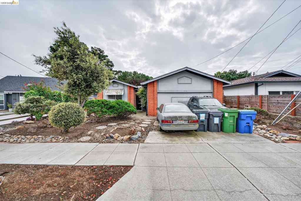 Homes For Sale - 3216 Belmont Way<br/> Alameda, CA 94502
