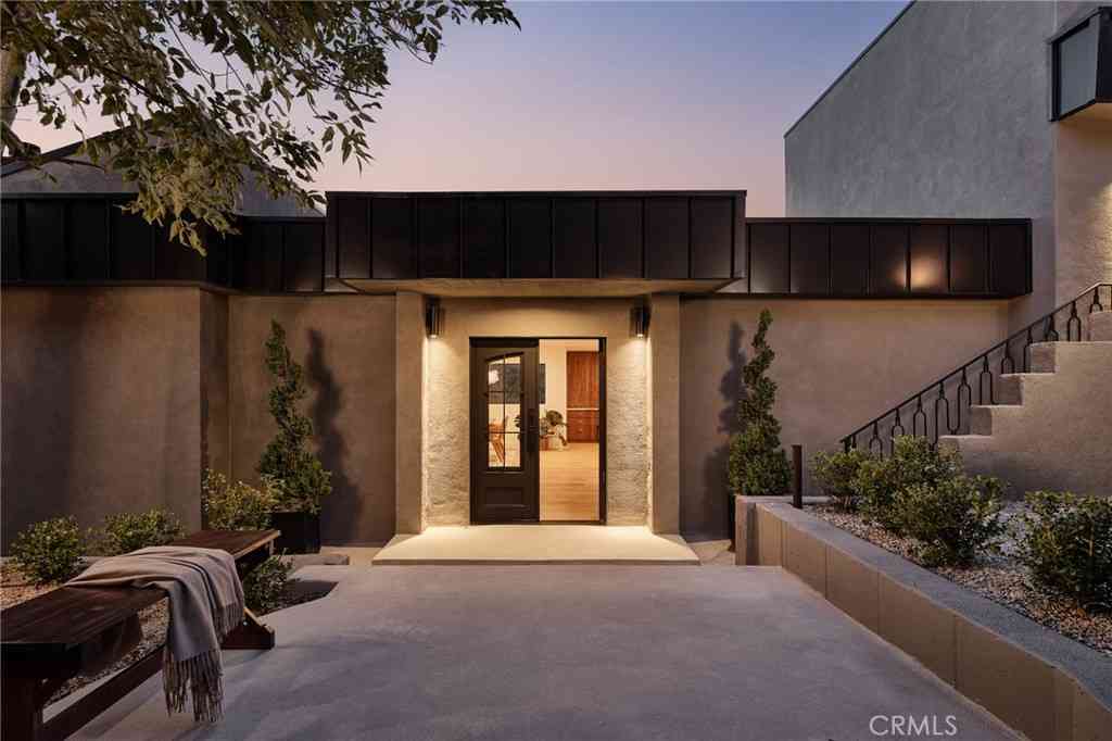 Homes For Sale - 3250 Coldwater Canyon<br/> Studio City, CA 91604