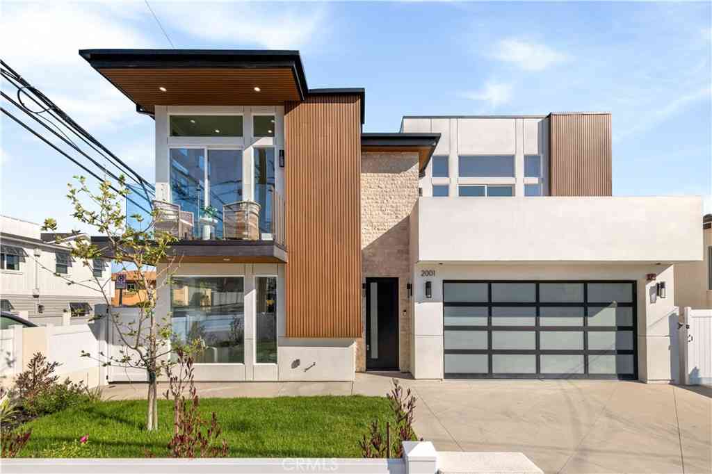 Townhouse For Sale - 2001 Speyer Lane<br/> Redondo Beach, CA 90278