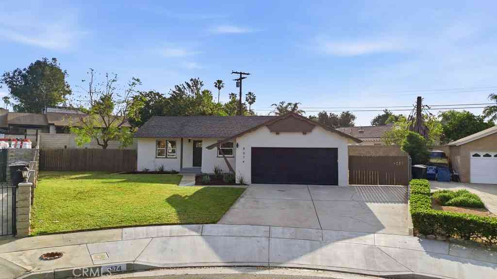 Homes For Sale - 8574 Holly Ln<br/> Riverside, CA 92504