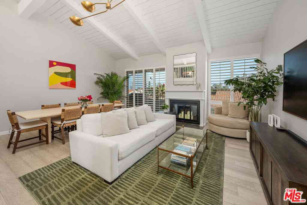 Townhouse For Sale - 28378 Rey De Copas Lane<br/> Malibu, CA 90265