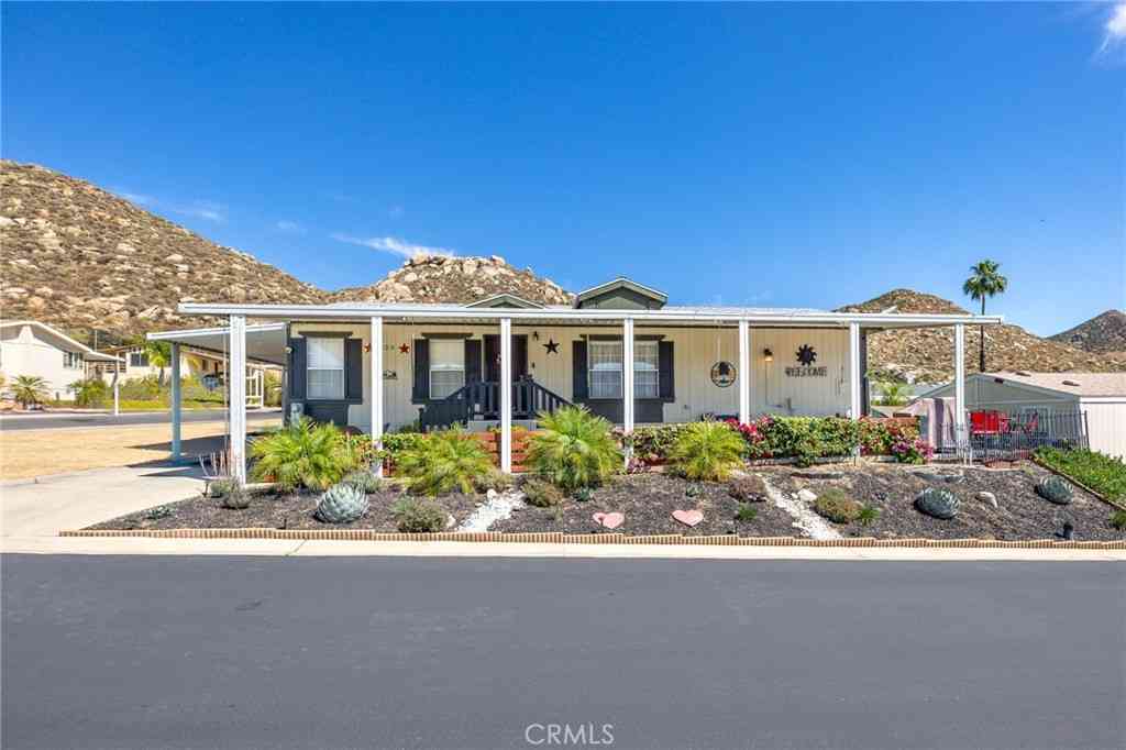 Mobile Home For Sale - 1536 South State Street #223<br/> Hemet, CA 92543