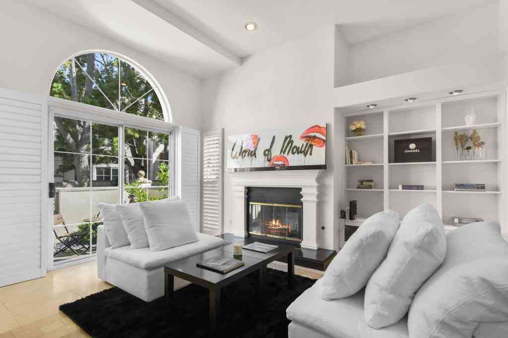 Townhouse For Sale - 5117 Renaissance Ave #D<br/> San Diego, CA 92122