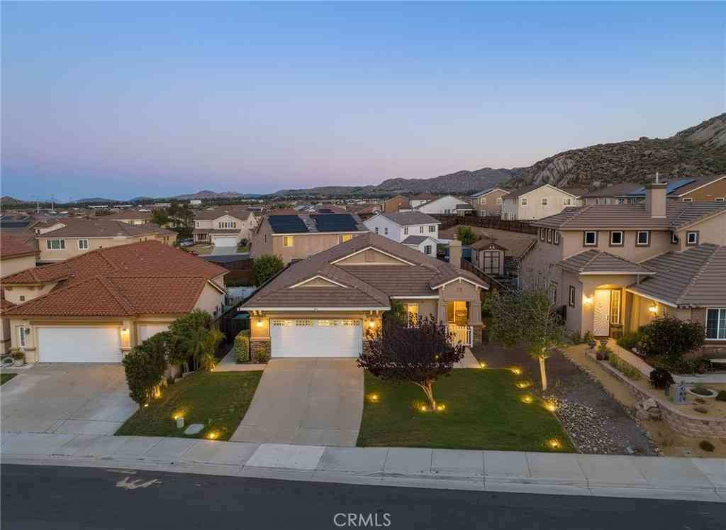 Homes For Sale - 30196 Meadow Oaks Street<br/> Menifee, CA 92585