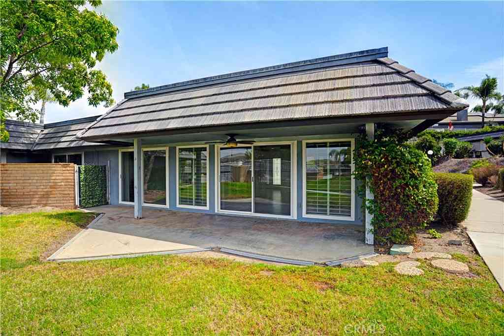 Condo For Rent - 22392 Canyon Club Drive<br/> Canyon Lake, CA 92587