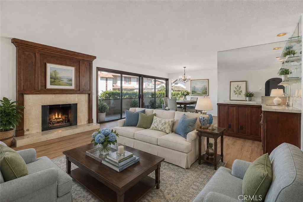 Condo For Sale - 6200 Riviera Circle<br/> Long Beach, CA 90815
