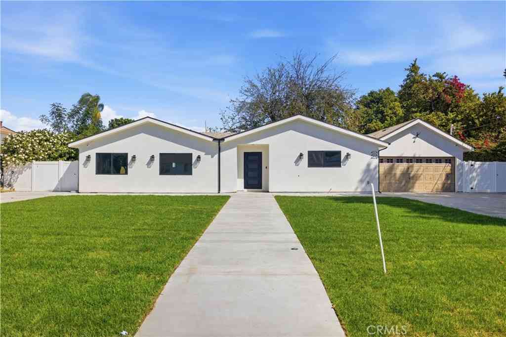 Homes For Sale - 8542 De Celis Pl<br/> North Hills, CA 91343