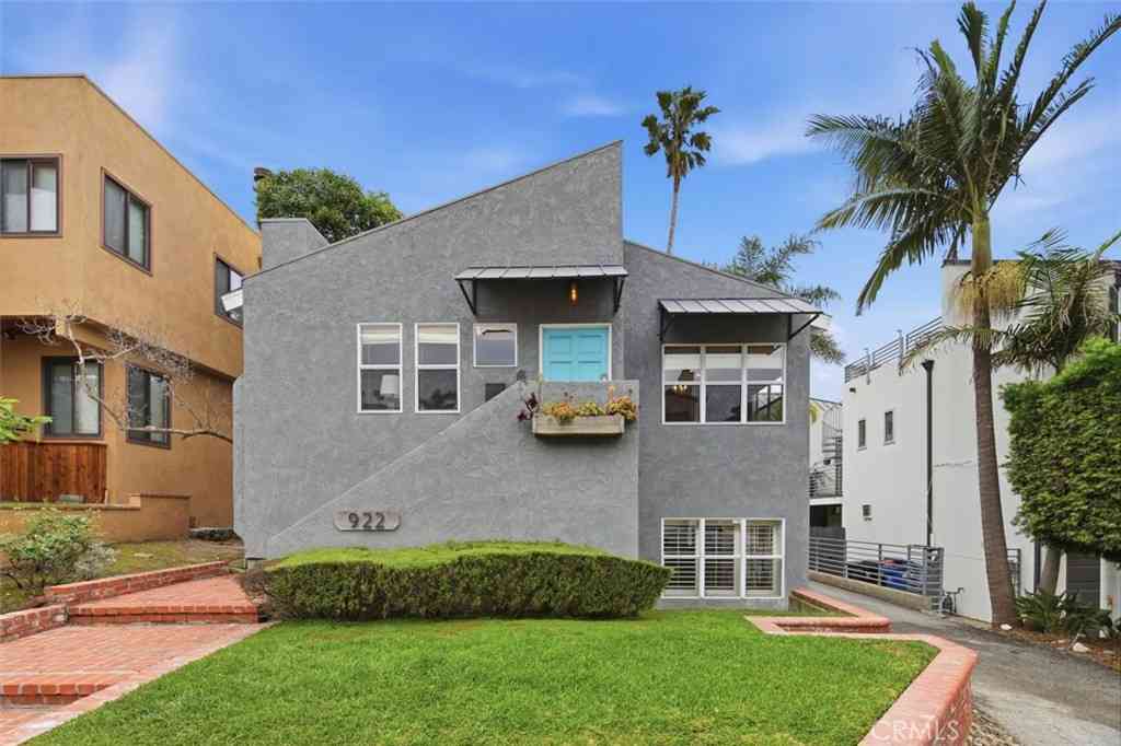 Homes For Sale - 922 15th Place<br/> Hermosa Beach, CA 90254
