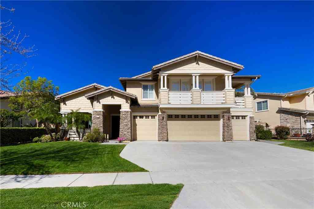 Homes For Sale - 2078 Saltbush Circle<br/> Corona, CA 92882