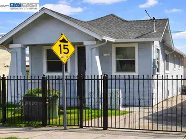 Homes For Sale - 1614 72nd Ave<br/> Oakland, CA 94621