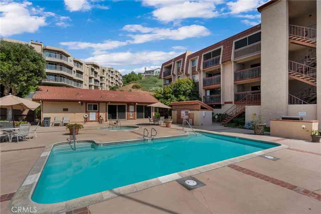 Condo For Sale - 2101 E 21st #113<br/> Signal Hill, CA 90755