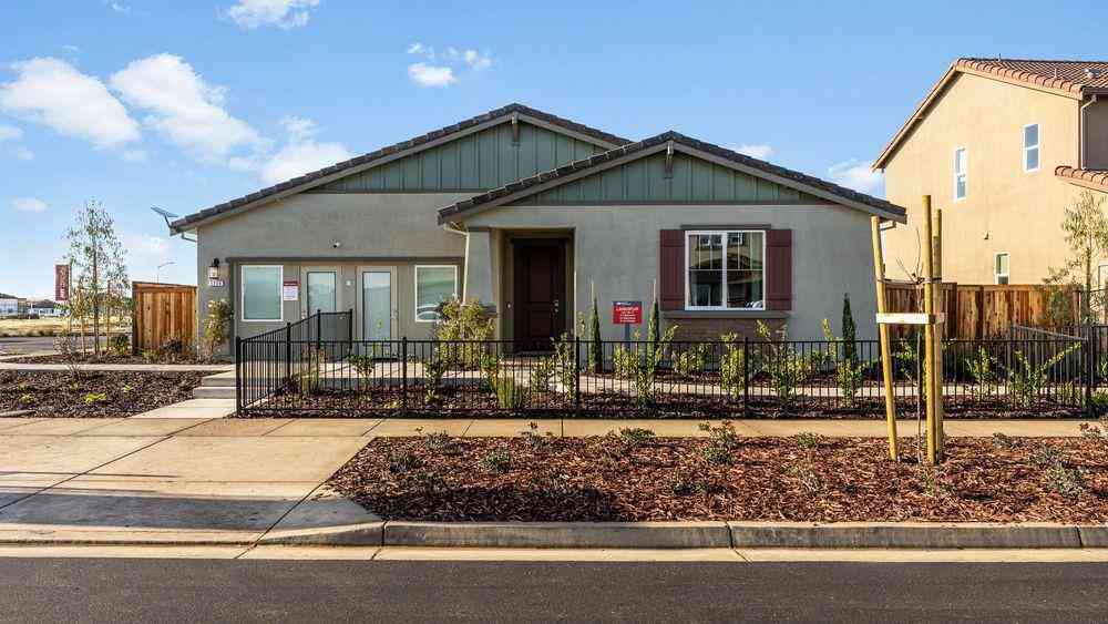 Homes For Sale - 3230 Oak Trail Drive<br/> San Joaquin County, Manteca, CA 95337