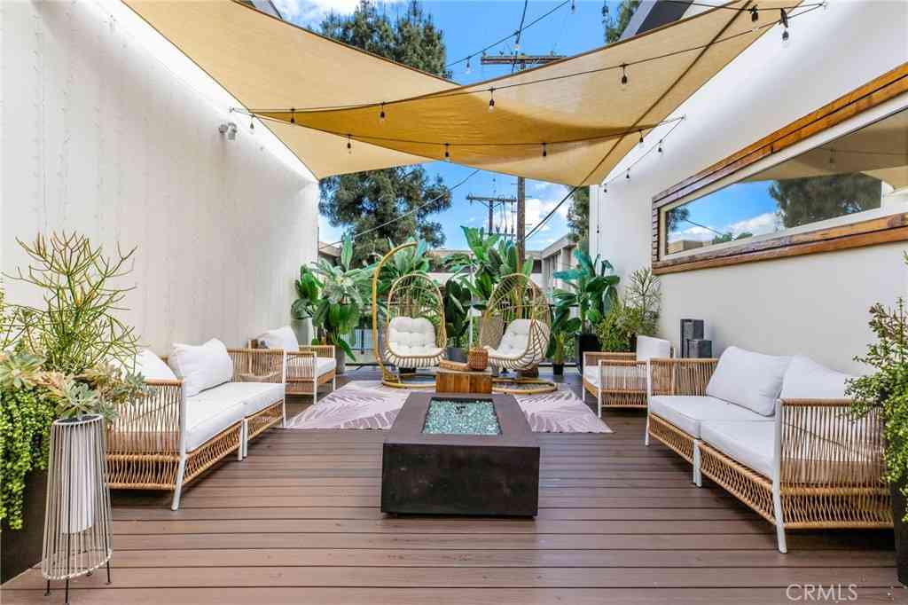Homes For Sale - 11645 Woodbridge Street<br/> Studio City, CA 91604