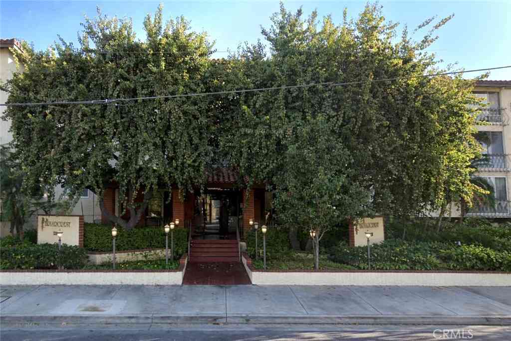 Condo For Sale - 12830 Burbank<br/> Valley Village, CA 91607