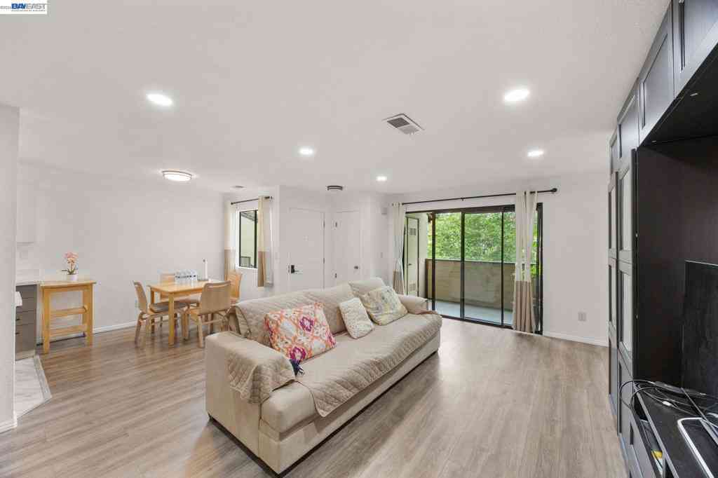 Condo For Sale - 162 Shaniko Cmn #66<br/> Fremont, CA 94539