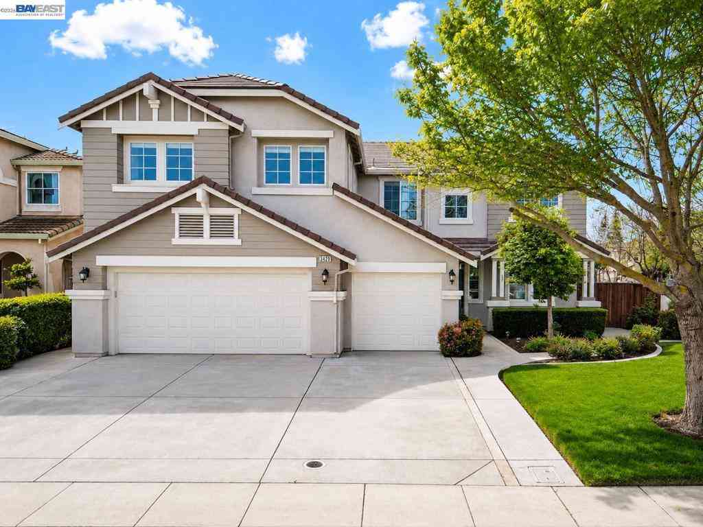 Homes For Sale - 3400 Fallen Oak Dr<br/> Modesto, CA 95355