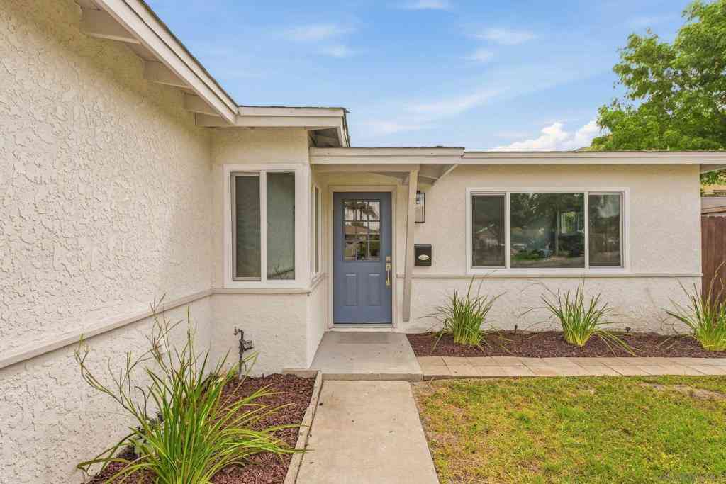 Homes For Sale - 3263 Roberta Ln<br/> Oceanside, CA 92054