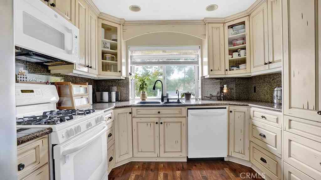 Condo For Sale - 23322 Caminito Los Pocitos #128<br/> Laguna Hills, CA 92653