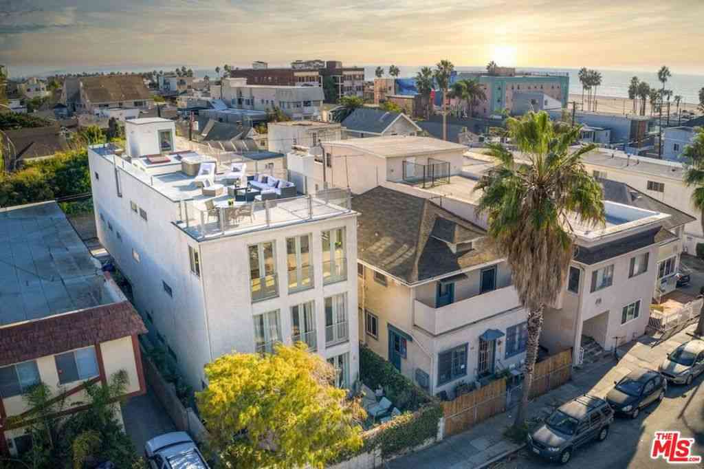 Homes For Rent - 46 Rose Avenue<br/> Venice, CA 90291