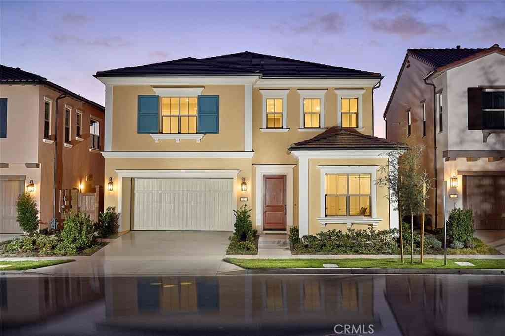 Homes For Sale - 103 Oakstone<br/> Irvine, CA 92618