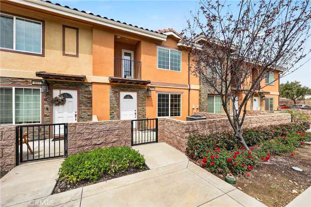 Condo For Sale - 16408 Valencia Avenue #612<br/> Fontana, CA 92335