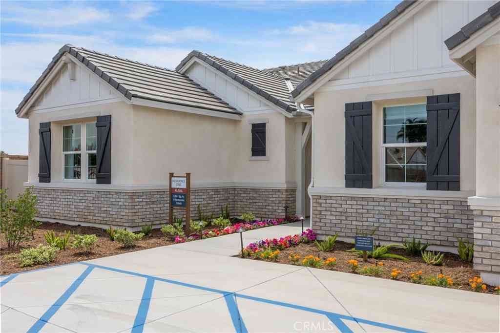 Homes For Sale - 6089 Saddlehorn Lane<br/> Jurupa Valley, CA 92509