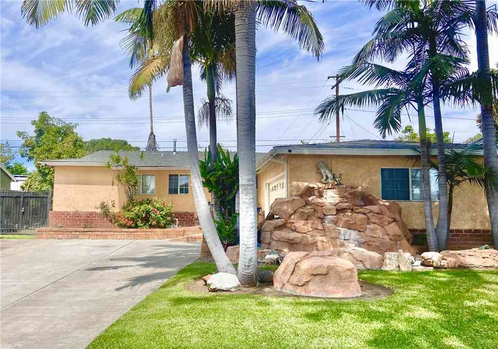 Homes For Sale - 431 E Rosslynn<br/> Fullerton, CA 92832
