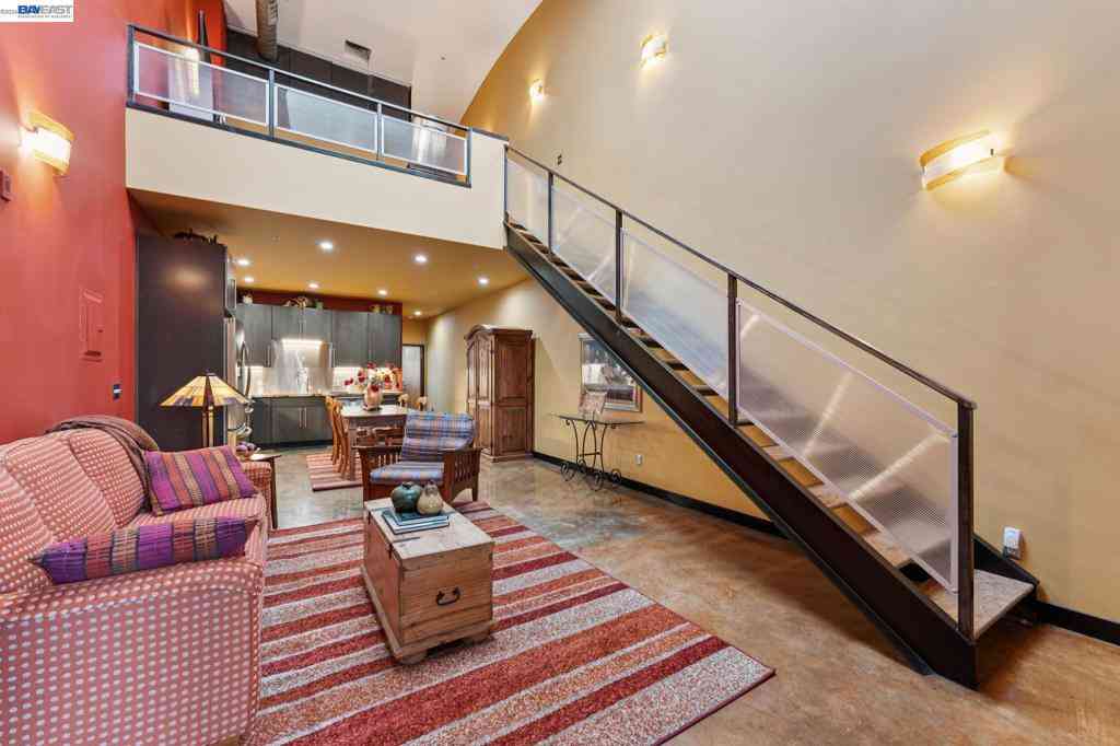 Condo For Sale - 425 E 11th St #6<br/> Oakland, CA 94606