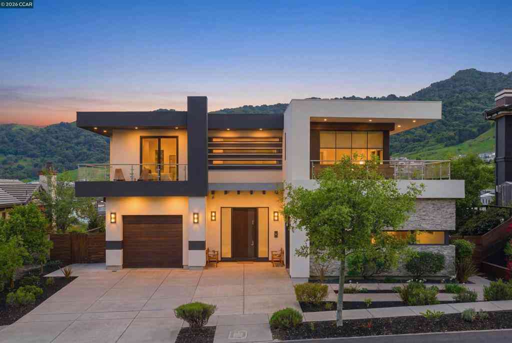 Homes For Sale - 11 Bigleaf Road<br/> Orinda, CA 94563