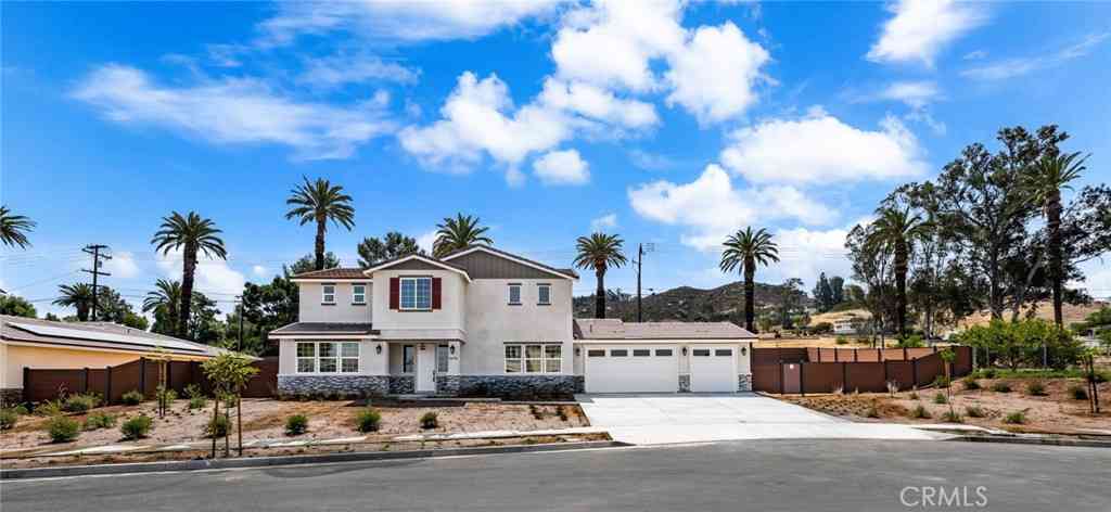 Homes For Sale - 5978 Copperfield Avenue<br/> Riverside, CA 92506
