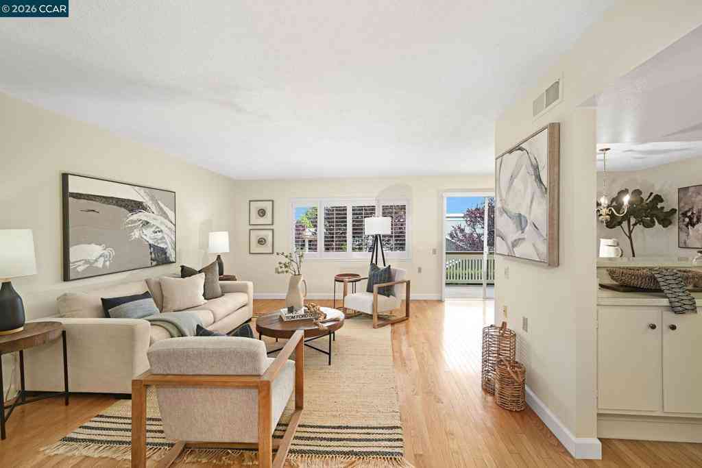 Condo For Sale - 1305 Singingwood Ct #8<br/> Walnut Creek, CA 94595