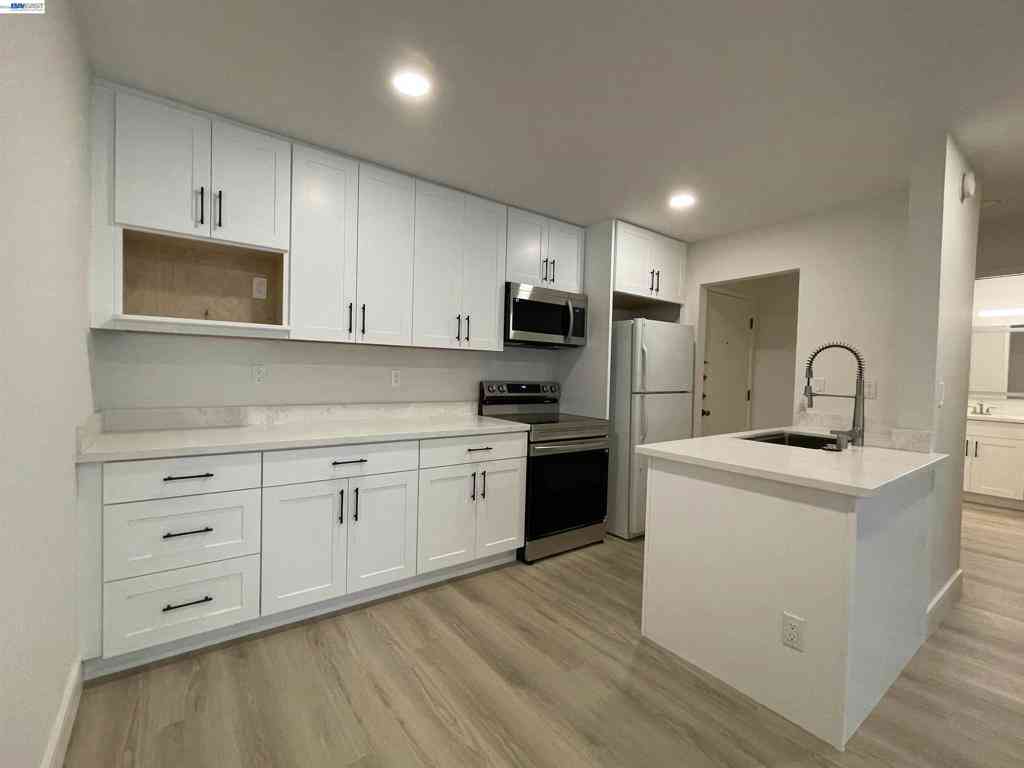 Condo For Sale - 965 Shorepoint Ct #200<br/> Alameda, CA 94501