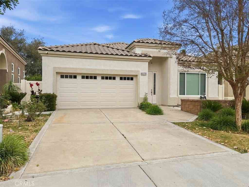 Homes For Sale - 22810 Mountain Ash Circle<br/> Corona, CA 92883