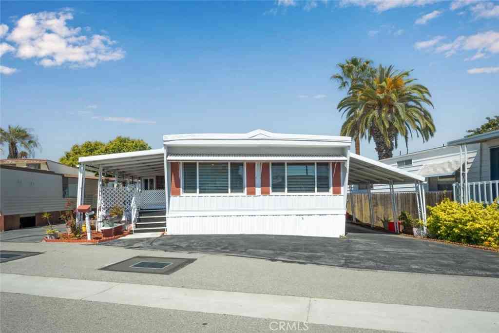 Mobile Home For Sale - 6229 E Golden Sands Drive #193<br/> Long Beach, CA 90803