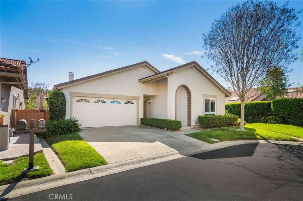 Homes For Sale - 27652 Via Rodrigo<br/> Mission Viejo, CA 92692