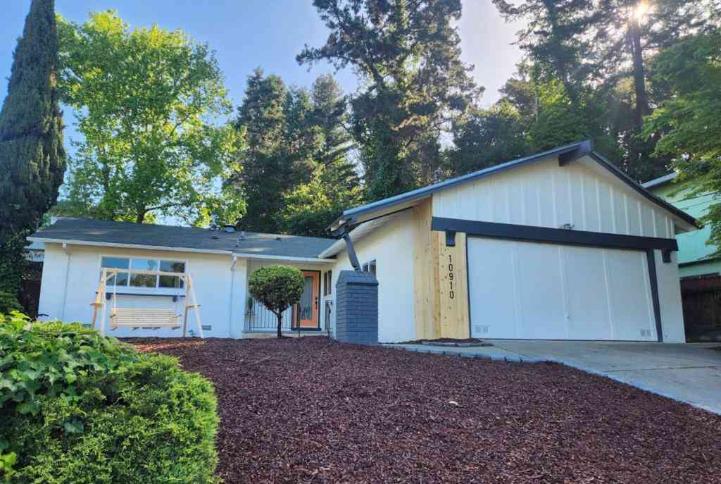 Homes For Sale - 10910 Glen Artney Street<br/> Alameda County, Oakland, CA 94605